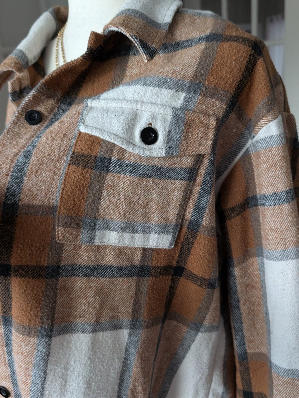 NWT Automet Women's Plaid Flannel Shirt Shacket Jacket - Tan & White Large - Picture 4 of 8